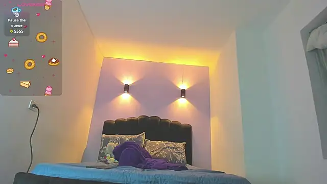 Snapshot of Sofia_Clauss_ chatting on 14, 10, 2025 Sofia Clauss online show from 14, 10, 2025