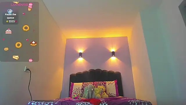 Sofia Clauss  online show from 17, 9, 2025