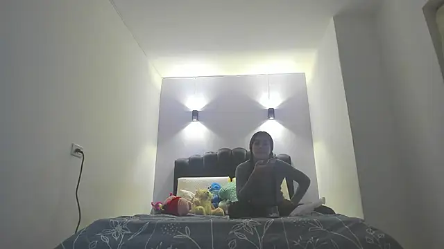 Sofia Clauss  online show from 18, 12, 2025