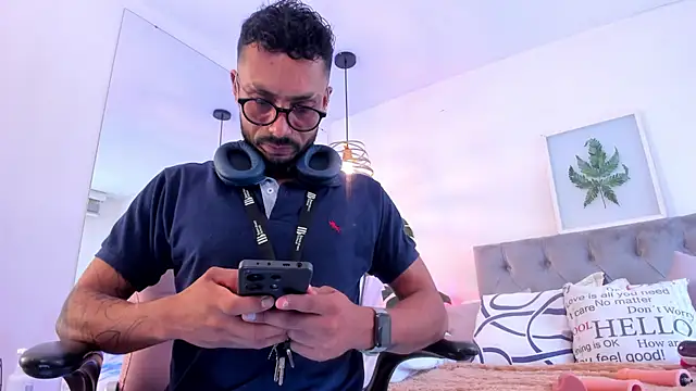 Snapshot of Tom_cooper_ chatting on 8, 11, 2025 Tom cooper online show from 8, 11, 2025