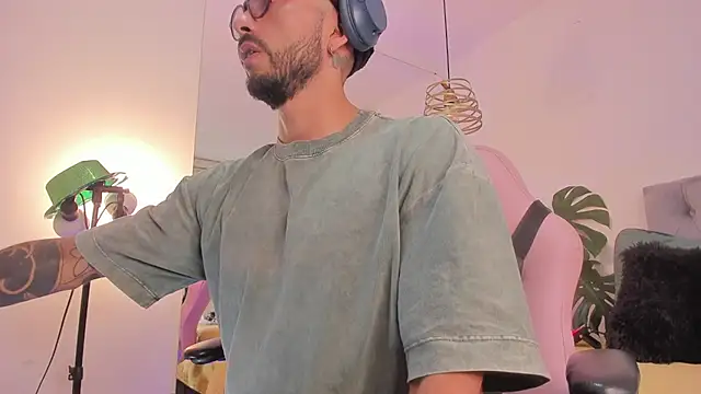 Snapshot of Tom_cooper_ chatting on 25, 11, 2025 Tom cooper online show from 25, 11, 2025