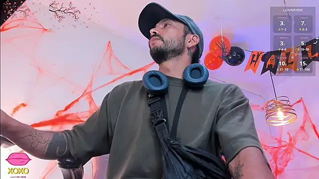 Snapshot of Tom_cooper_ chatting on 15, 10, 2025 Tom cooper online show from 15, 10, 2025