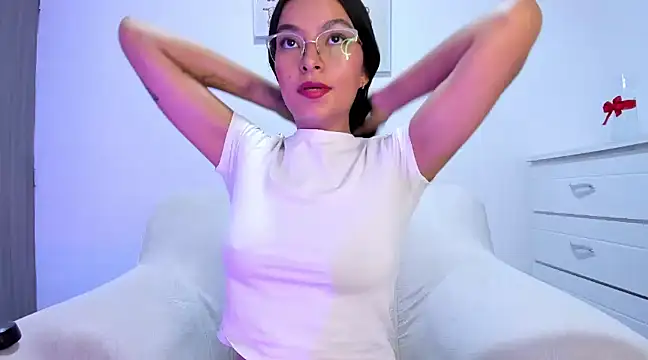 Snapshot of barbie_brunette3 chatting on 4, 3, 2025 barbie brunette3 online show from 4, 3, 2025