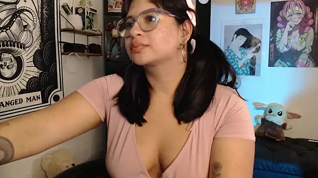 Snapshot of mollyshake1 chatting on 6, 3, 2025 mollyshake1 online show from 6, 3, 2025