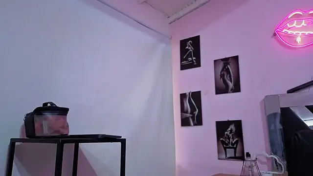 Snapshot of karla_cutesweet chatting on 14, 11, 2025 karla cutesweet online show from 14, 11, 2025