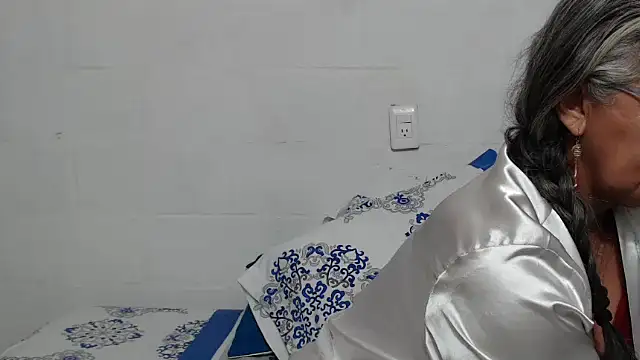 candy mature  online show from 9, 11, 2025