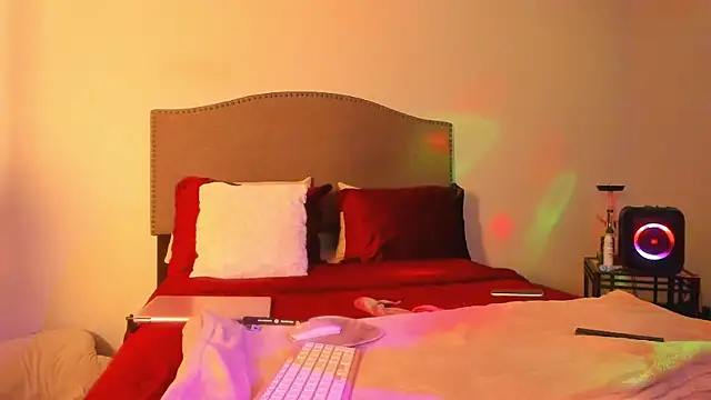 yiauana online show from 1, 12, 2025