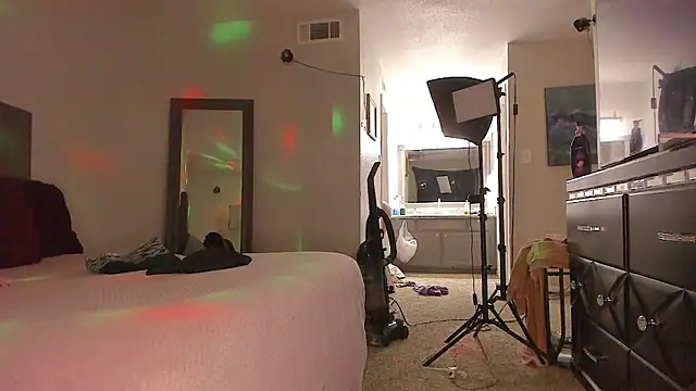 yiauana online show from 19, 4, 2026