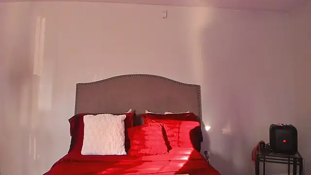 yiauana online show from 6, 11, 2025