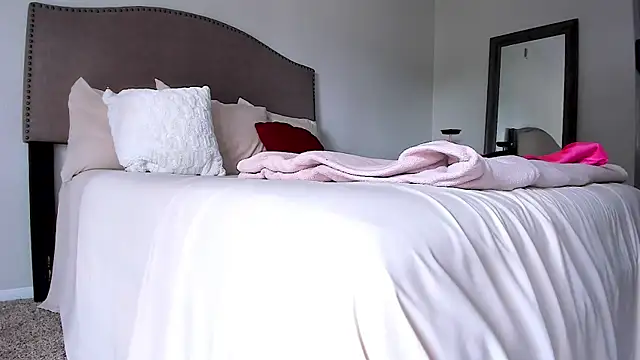 yiauana online show from 17, 10, 2025