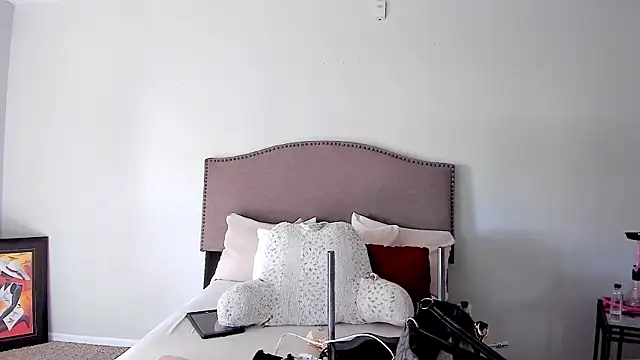 yiauana online show from 18, 10, 2025