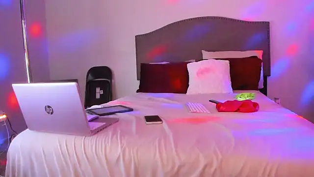 yiauana online show from 13, 12, 2025