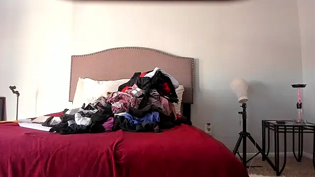 yiauana online show from 9, 10, 2025