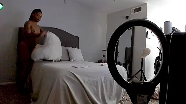 yiauana online show from 20, 10, 2025