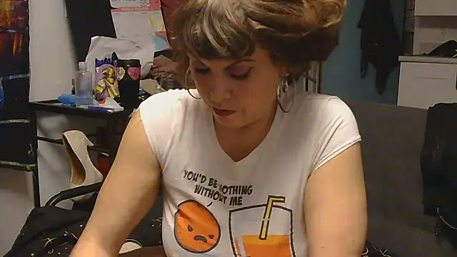Snapshot of HeyyImHarlowe chatting on 2, 2, 2025 HeyyImHarlowe online show from 2, 2, 2025