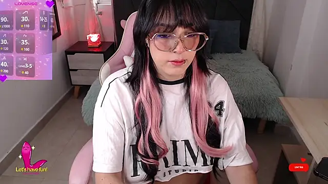 Snapshot of camisweet14 chatting on 2, 6, 2026 camisweet14 online show from 2, 6, 2026