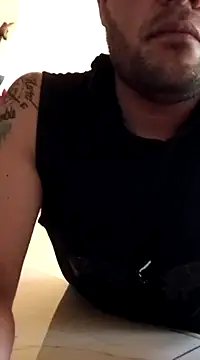 Snapshot of crowten chatting on 2, 3, 2025 crowten online show from 2, 3, 2025