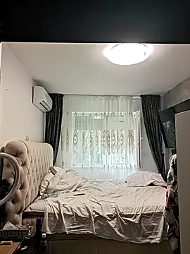 AvaLloyd online show from 8, 2, 2026