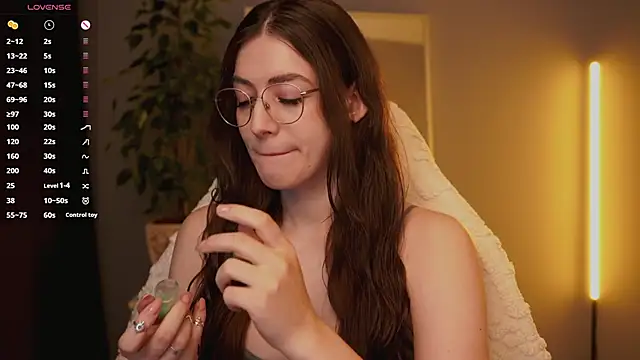 Ester Hill online show from 2, 12, 2025