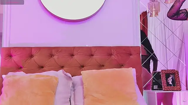 EmilyColle  online show from 9, 11, 2025