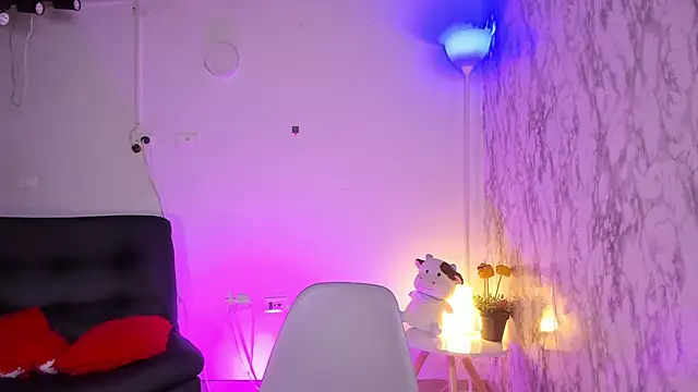 chloe blue online show from 4, 12, 2025