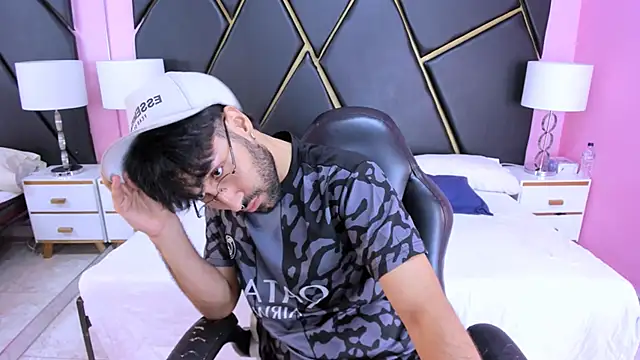 MilanZaire online show from 7, 11, 2025