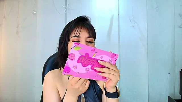 lina bedoya  online show from 4, 3, 2026