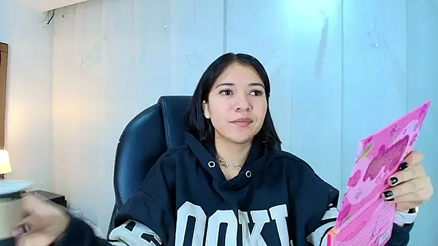 lina bedoya  online show from 2, 12, 2025