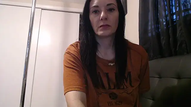 CrystalLakeXO online show from 10, 7, 2026