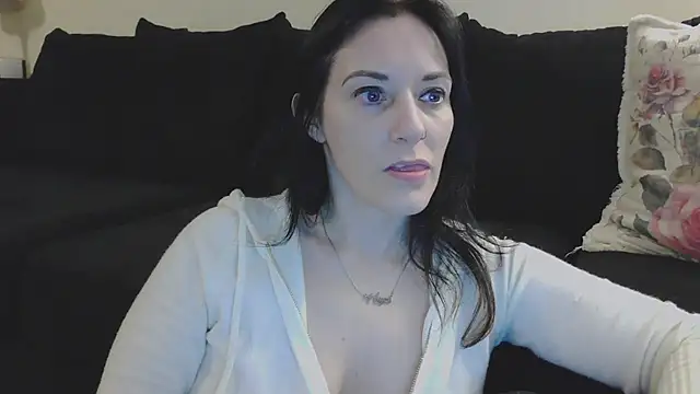 Snapshot of CrystalLakeXO chatting on 1, 10, 2025 CrystalLakeXO online show from 1, 10, 2025