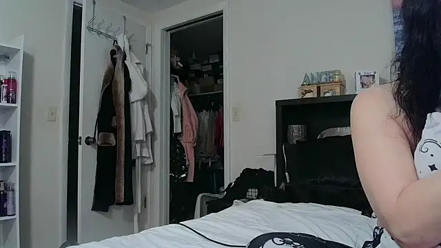 CrystalLakeXO online show from 12, 10, 2025