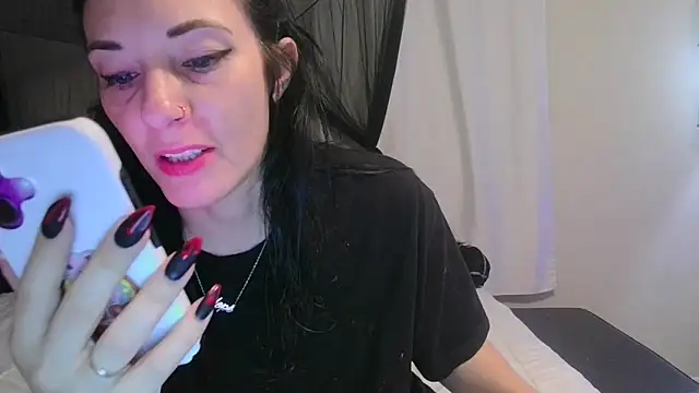Snapshot of CrystalLakeXO chatting on 23, 4, 2026 CrystalLakeXO online show from 23, 4, 2026
