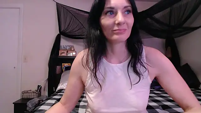 CrystalLakeXO online show from 17, 6, 2026