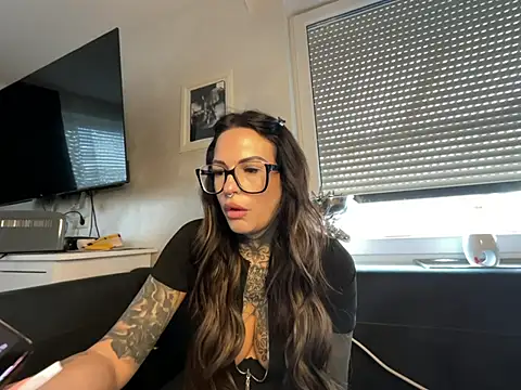 AileenInkOfficial online show from 27, 2, 2025