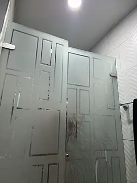 Snapshot of SaraParisi chatting on 27, 10, 2025 SaraParisi online show from 27, 10, 2025