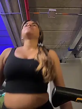 Snapshot of SaraParisi chatting on 13, 11, 2025 SaraParisi online show from 13, 11, 2025