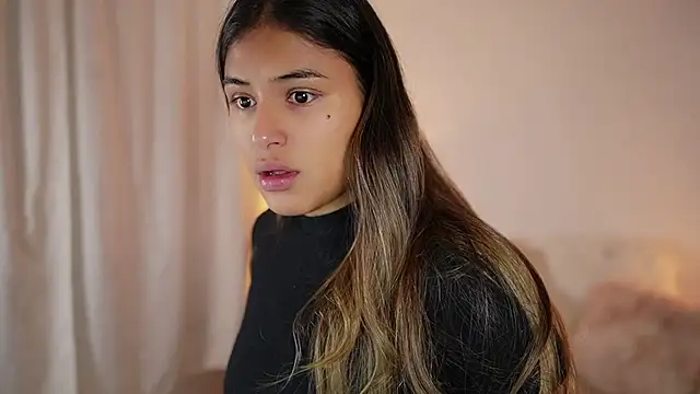 SaraParisi online show from 5, 3, 2026