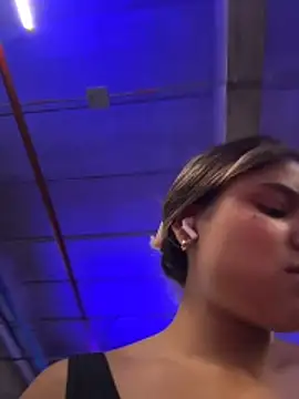 Snapshot of SaraParisi chatting on 7, 11, 2025 SaraParisi online show from 7, 11, 2025