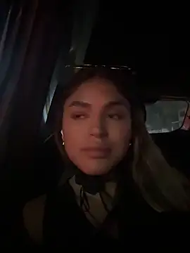 Snapshot of SaraParisi chatting on 19, 10, 2025 SaraParisi online show from 19, 10, 2025