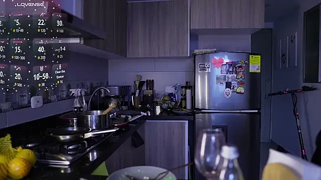 Snapshot of SaraParisi chatting on 14, 11, 2025 SaraParisi online show from 14, 11, 2025