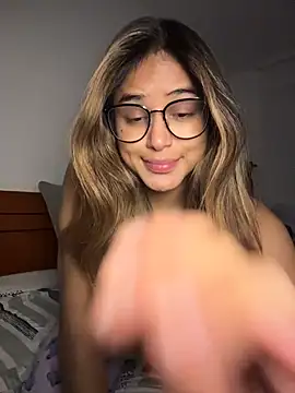 Snapshot of SaraParisi chatting on 31, 10, 2025 SaraParisi online show from 31, 10, 2025