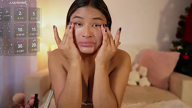 Snapshot of SaraParisi chatting on 17, 11, 2025 SaraParisi online show from 17, 11, 2025