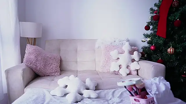 Snapshot of SaraParisi chatting on 25, 11, 2025 SaraParisi online show from 25, 11, 2025