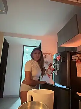 SaraParisi online show from 5, 1, 2026