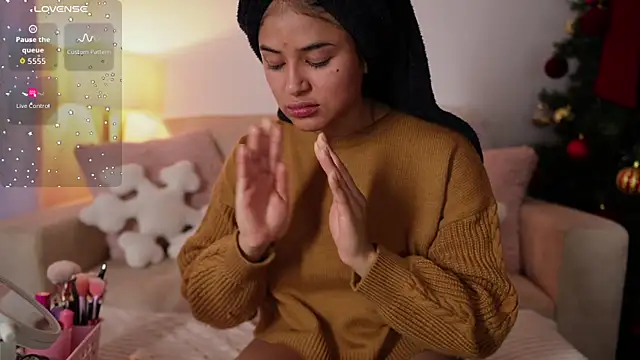 Snapshot of SaraParisi chatting on 27, 11, 2025 SaraParisi online show from 27, 11, 2025