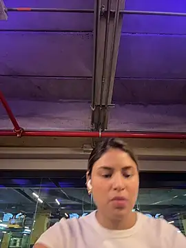 Snapshot of SaraParisi chatting on 5, 11, 2025 SaraParisi online show from 5, 11, 2025