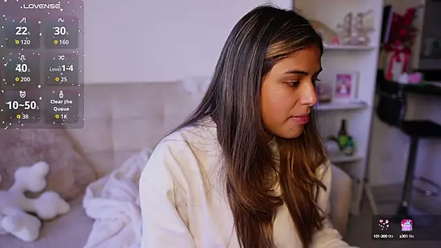 Snapshot of SaraParisi chatting on 16, 10, 2025 SaraParisi online show from 16, 10, 2025