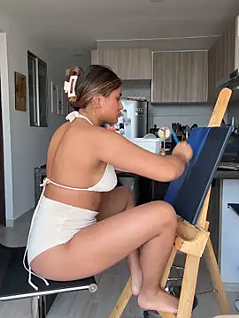 Snapshot of SaraParisi chatting on 13, 10, 2025 SaraParisi online show from 13, 10, 2025