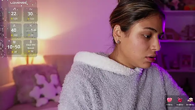 Snapshot of SaraParisi chatting on 14, 10, 2025 SaraParisi online show from 14, 10, 2025