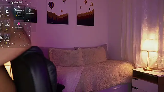 Snapshot of SaraParisi chatting on 10, 10, 2025 SaraParisi online show from 10, 10, 2025